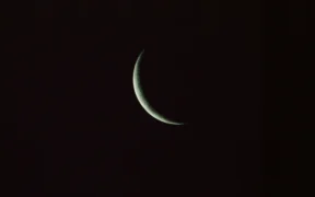 Menjelang akhir Agustus 2025, langit kembali menyimpan kejutan. Sebuah fenomena astronomi langka bernama Black Moon diperkirakan terjadi pada 23 Agustus 2025.