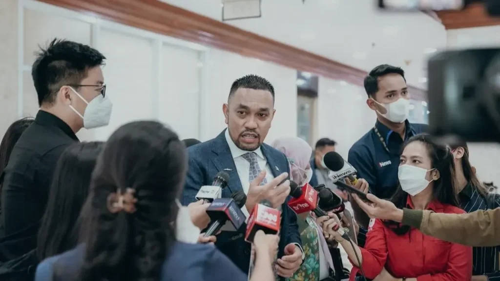 Ahmad Sahroni resmi dicopot dari jabatannya sebagai Wakil Ketua Komisi III DPR RI.