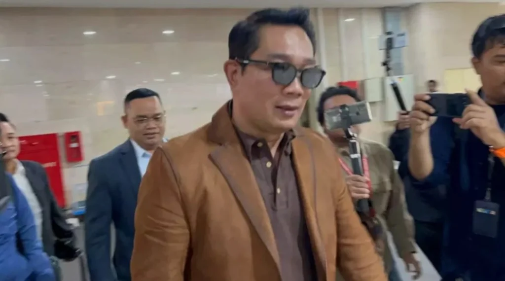 Mantan Gubernur Jawa Barat, Ridwan Kamil (RK), menjalani tes DNA di Gedung Bareskrim Polri, Jakarta Selatan, Kamis (7/8/2025).