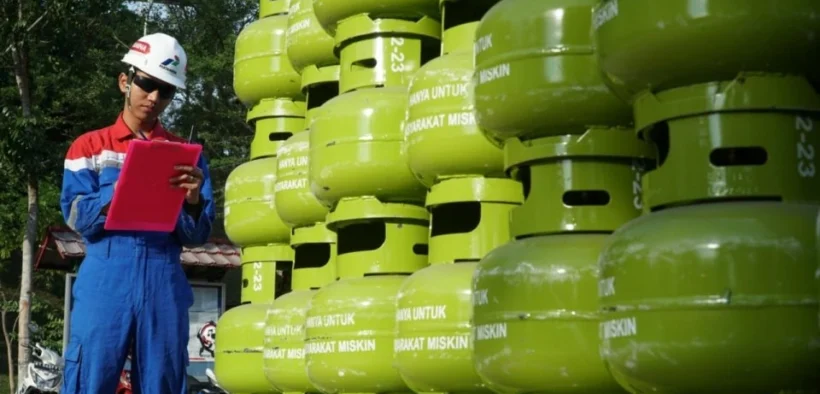 Pemerintah tengah menggodok skema baru terkait penyaluran subsidi liquefied petroleum gas (LPG) tabung 3 kg agar lebih tepat sasaran.
