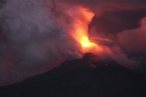 Lewotobi Meletus, Warga Waspada Banjir Lahar!
