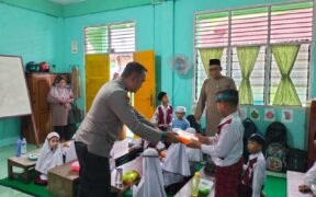 polisi kawal makanan bergizi di Siak