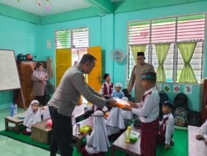 Polisi Kawal Makanan Bergizi di Siak Demi Anak Sehat dan Bebas Stunting!