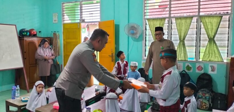 polisi kawal makanan bergizi di Siak