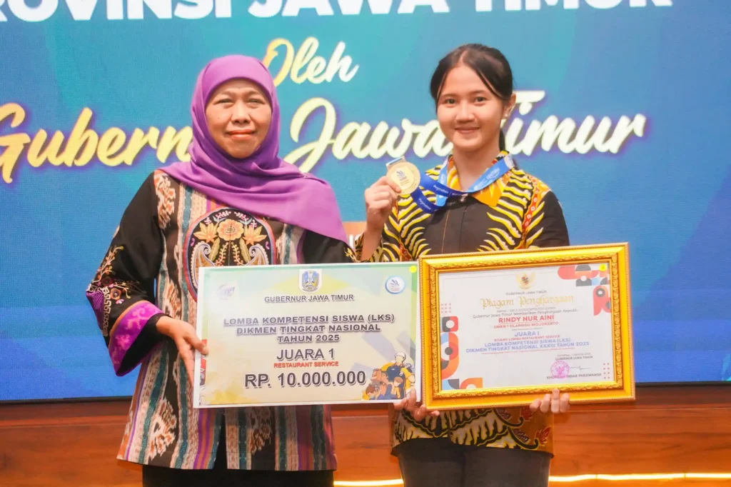 Jawa Timur kembali mencetak sejarah sebagai juara umum Lomba Kompetensi Siswa (LKS) Nasional Pendidikan Menengah (Dikmen) XXXIII Tahun 2025