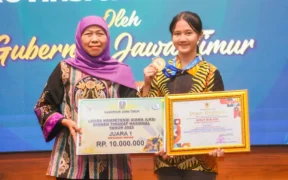 Jawa Timur kembali mencetak sejarah sebagai juara umum Lomba Kompetensi Siswa (LKS) Nasional Pendidikan Menengah (Dikmen) XXXIII Tahun 2025