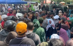 Puluhan anggota Koperasi KSPPS Madani resmi melaporkan jajaran pengurus koperasi mereka ke Polres Trenggalek pada Senin, 4 Agustus 2025.