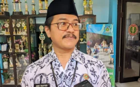 Persatuan Guru Republik Indonesia (PGRI) Kota Malang menyoroti kondisi kekurangan guru di wilayah Kota Malang
