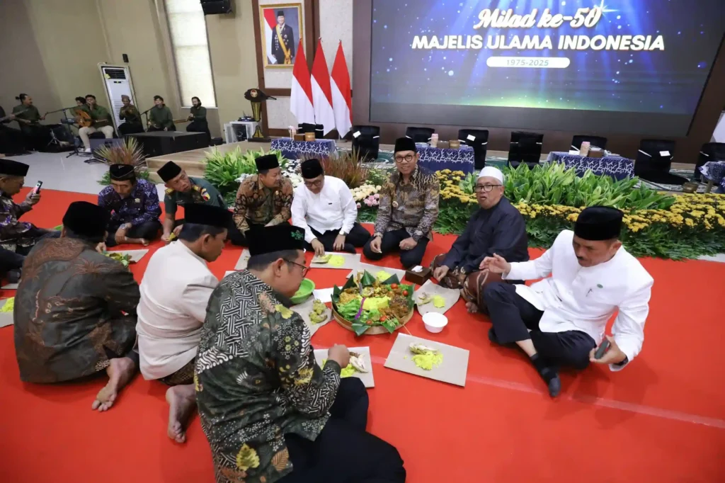 Wali Kota Batu, Nurochman hadiri peringatan Milad ke 50 MUI di Graha Pancasila, Balaikota Among Tani, Kota Batu, Kamis (7/8/2025).