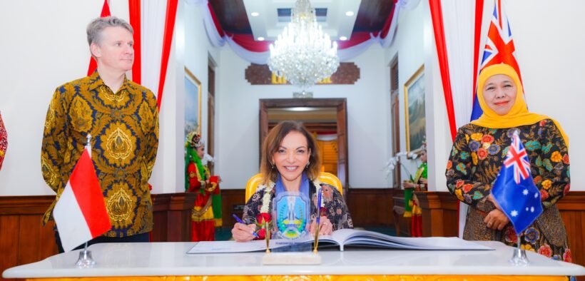 Gubernur Jawa Timur Khofifah Indar Parawansa menyatakan komitmennya untuk mempererat kerja sama dengan Pemerintah Australia,