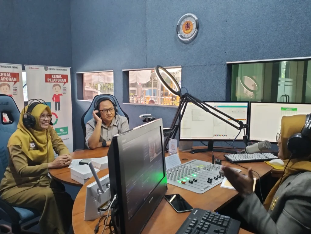 Salah satu langkahnya adalah menggelar talkshow interaktif bersama Radio Suara Jombang pada Jumat (8/8/2025)