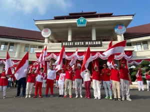 Pemerintah Kota Malang Bagikan 500 Bendera Merah Putih untuk Semarak HUT RI