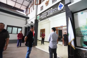 Wali Kota Batu Sambangi Perumdam Among Tirto