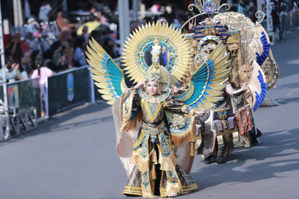 Kabupaten Jember kembali menjadi pusat perhatian dunia dengan dimulainya Jember Fashion Carnival (JFC) ke-23, Jumat (8/8/2025).