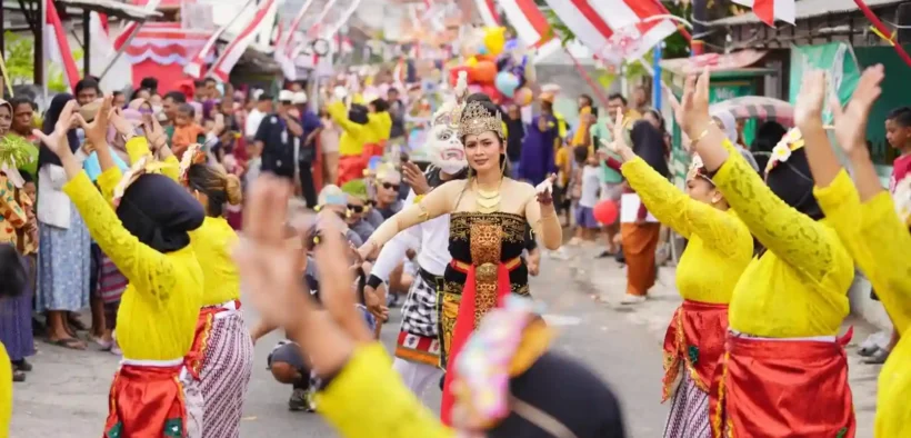 Karnaval Merpati Local Culture Warnai Jalanan Probolinggo