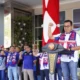 Seluruh ASN Kota Batu, termasuk Wali Kota Batu dan Wakil Wali Kota Batu, kompak mengenakan kostum Arema di Apel Pagi Pemkot Batu