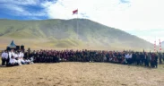 Manajemen dan staf Hotel THE 1O1 Malang menggelar upacara bendera di salah satu destinasi ikonik Tanah Air, Gunung Bromo. 