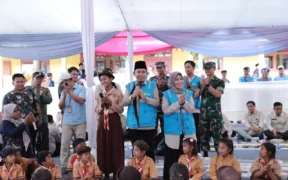Warga Dusun Bandealit, Desa Andongrejo, Kecamatan Tempurejo, Kabupaten Jember akhirnya bisa merasakan aliran listrik