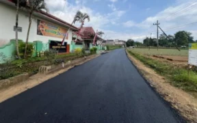 Sebagai Hadiah HUT RI Ke-80 Kabupaten Probolinggo rampungkan proyek perbaikan jalan utama menghubungkan wilayah Krucil hingga Tamanbaling.