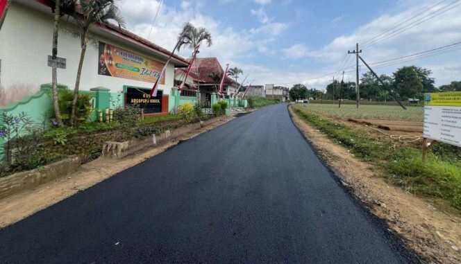 Sebagai Hadiah HUT RI Ke-80 Kabupaten Probolinggo rampungkan proyek perbaikan jalan utama menghubungkan wilayah Krucil hingga Tamanbaling.