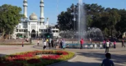 Pemerintah Kota Malang menargetkan revitalisasi Alun - Alun di pusat kota ini bisa rampung sebelum pergantian tahun 2025.