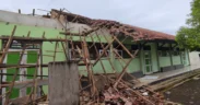 Pemerintah Kabupaten Jember berkomitmen melakukan pembenahan terhadap sekolah-sekolah yang masuk kategori rusak sedang hingga berat. 