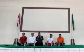 Kepala Kemenag Probolinggo, Samsur, saat memberikan pembinaan kepada 275 guru DPK dengan suasana penuh kehangatan di Aula Al Ikhlas