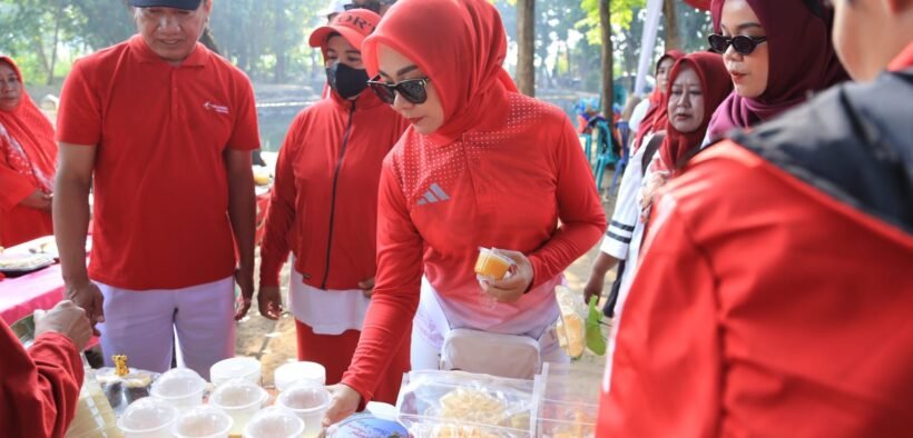 Suasana penuh warna menyelimuti kawasan Sumber Mata Air Grinting, Kelurahan Sumber Wetan, Minggu (24/8/2025) pada kemeriahan Festival Jagung
