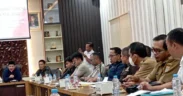 Sejumlah warga Desa Balesari, Kabupaten Malang, mendatangi Gedung DPRD Kabupaten Malang dan mengadu soal adanya penyerobotan tanah