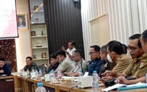 Sejumlah warga Desa Balesari, Kabupaten Malang, mendatangi Gedung DPRD Kabupaten Malang dan mengadu soal adanya penyerobotan tanah
