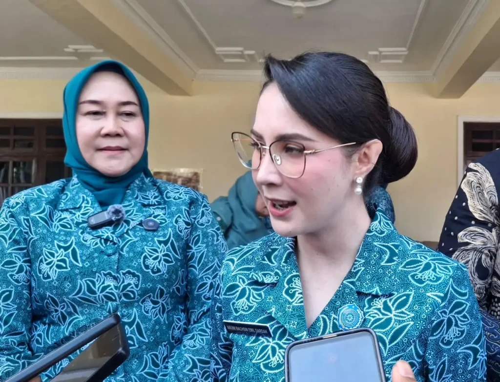 ketua tim penggerak PKK provinsi Jatim, Arum Bachis, melakukan monitoring dan pembinaan di Kabupaten Jombang. Bertempat di pendopo Kabupaten Jombang. Kamis (28/8/2025).