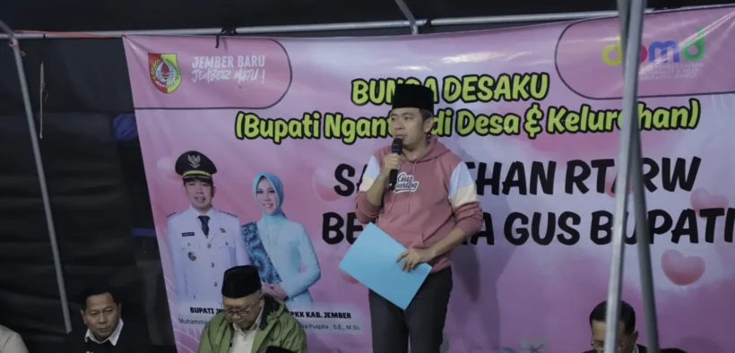 Suasana akrab terasa pada hari pertama rangkaian Bunga Desaku (Bupati Ngantor di Desa/Kelurahan) edisi ke-IV di Kecamatan Arjasa