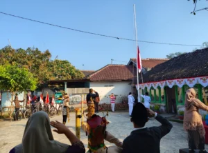 HUT RI ke-80, Warga Mangurejo Upacara Dengan Kostum