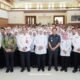 Khofifah bersama wakil walikota malang dan jajaran ASN HUT LAN RI ke-68
