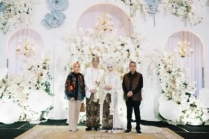 Melly Goeslaw & Anto Hoed Rayakan 30 Tahun Pernikahan