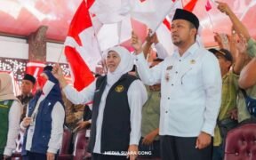 khofifah indar parawansa ngajak Pengibaran Bendera Merah Putih