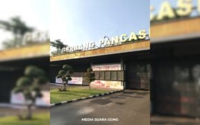Gerbang gedung DPR joget usai sidang MPR