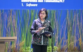 Menteri Keuangan Sri Mulyani, mempertanyakan soal gaji guru, apakah sistem guru dan dosen harus sepenuhnya ditanggung negara