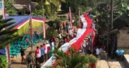 Rayakan HUT RI ke-80, Warga Kedungbanteng Bentangkan Bendera Raksasa Sepanjang 80 Meter