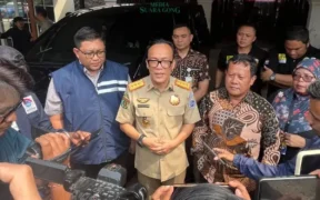 KPK secara resmi mengumumkan penangkapan Wamenaker , Immanuel Ebenezer, yang diduga terlibat dalam kasus pemerasan sertifikasi K3