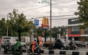 Warga Indonesia tampaknya harus menyiapkan payung sebelum beraktivitas hari ini, (25/8), karena beberapa daerah diperkirakan Hujan ringan