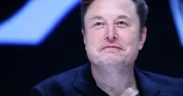 Drama baru dari dunia teknologi lagi-lagi datang dari Elon Musk, dimana resmi melayangkan gugat kepada Apple dan OpenAI.