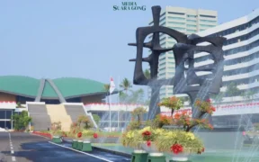 Ribuan buruh menggelar aksi demonstrasi di depan Gedung DPR RI dan Istana Negara, Kamis (27/8), tuntut Kenaikan UMP dan Hapus Outsourcing