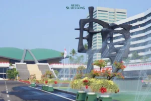 Ribuan Buruh Kepung DPR, Tuntut Kenaikan UMP 10,5%