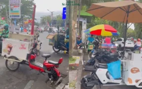 Fenomena pedagang keliling kian menjamur di Kota Malang, khususnya di kawasan Jalan Veteran, dekat Universitas Brawijaya (UB).