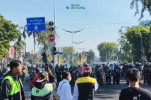 Aksi Solidaritas Affan, Warga dan Polisi Sempat Bentrok di Otista