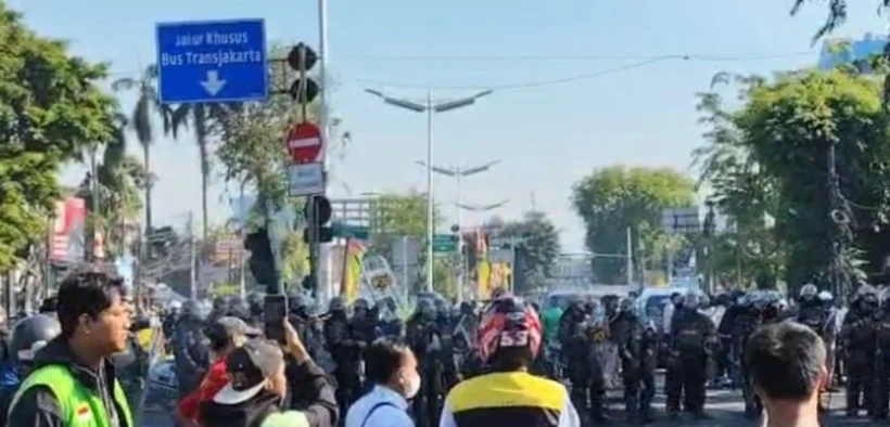 Aliansi Affan sempat turun ke jalan, Jalan Otista Raya Sempat ricuh warga dengan Polisi