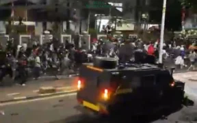 Tertangkap kamera, Mobil Rantis Brimob yang menabrak dan melindas Ojol, Affan Kurniawan. (Aye)