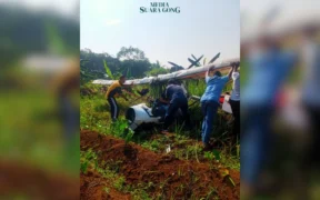 Sebuah pesawat latih dilaporkan jatuh di sekitar Tempat Pemakaman Umum (TPU) di Kabupaten Bogor, Minggu pagi, 3 Agustus 2025.
