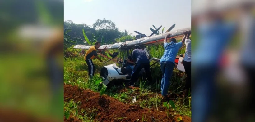 Sebuah pesawat latih dilaporkan jatuh di sekitar Tempat Pemakaman Umum (TPU) di Kabupaten Bogor, Minggu pagi, 3 Agustus 2025.